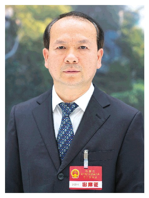 做好四篇文章 为打造世界级旅游城市贡献象山力量——访市人大代表、市政协副主席、象山区委书记莫振华